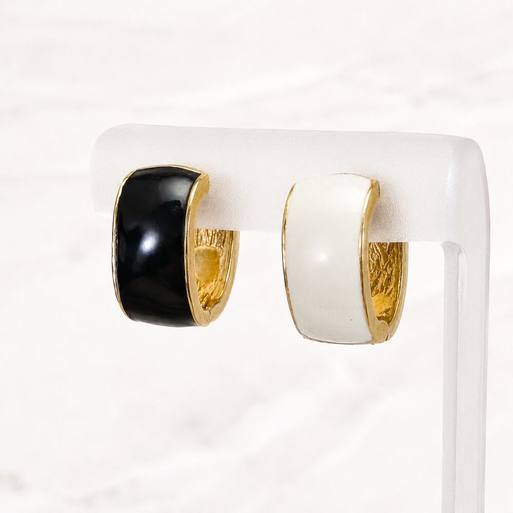 Vintage Magnetic Clip On Earrings Reversable Cream Black Gold Tone Stylish Glam